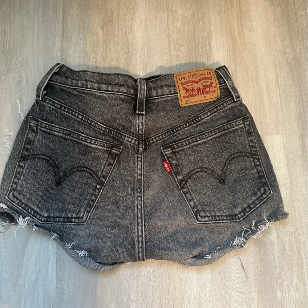 Black Levi’s Women Shorts- Size 24 - Picture 2 of 3